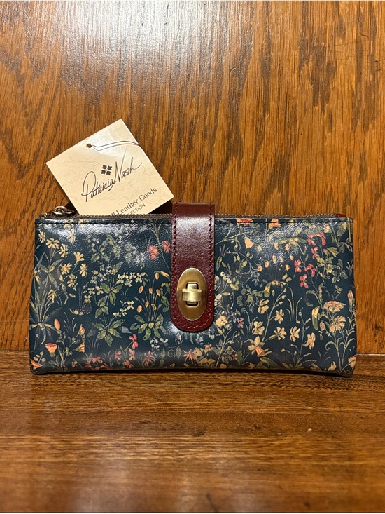 Patricia Nash Handbags - NWT-Patricia Nash-Tuscan Fields💐Annesley Bifold Wristlet Wallet-$129